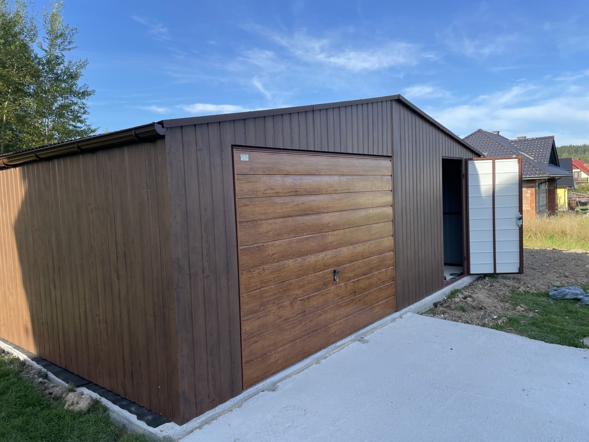 garaże drewnopodobne