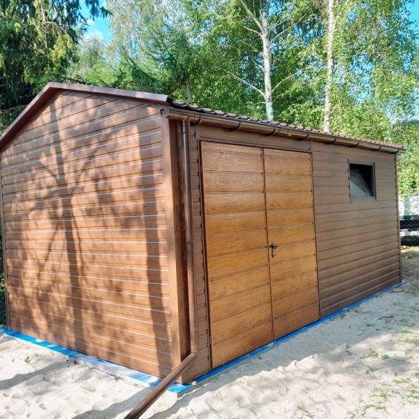 garaż drewnopodobny