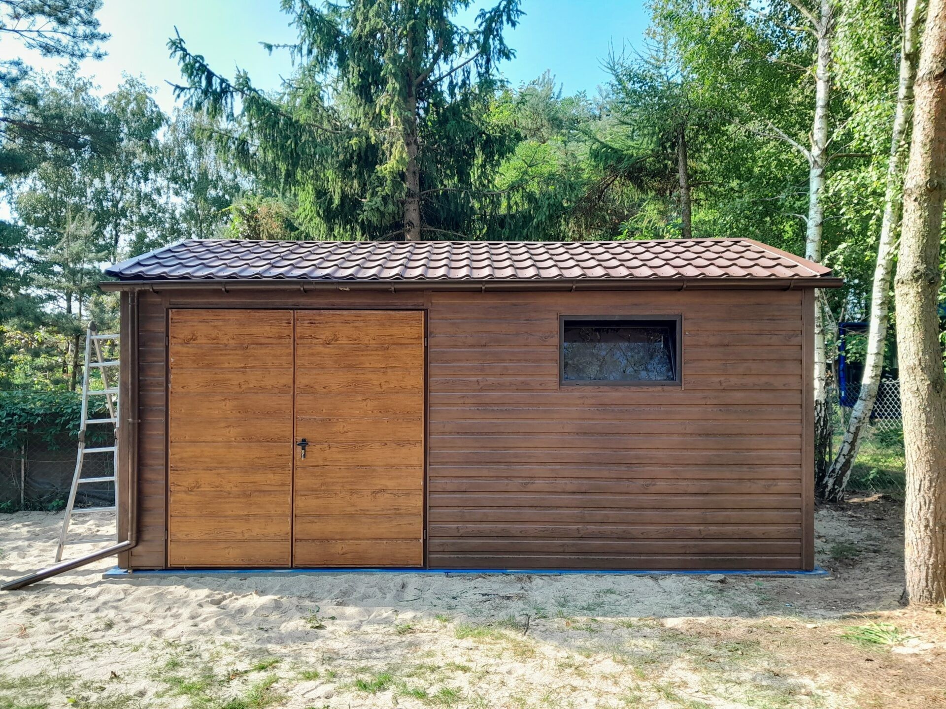 garaże drewnopodobne