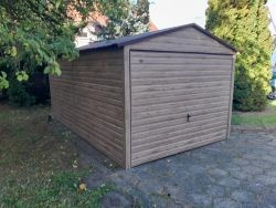 garaże drewnopodobne
