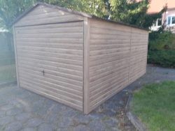 garaże drewnopodobne